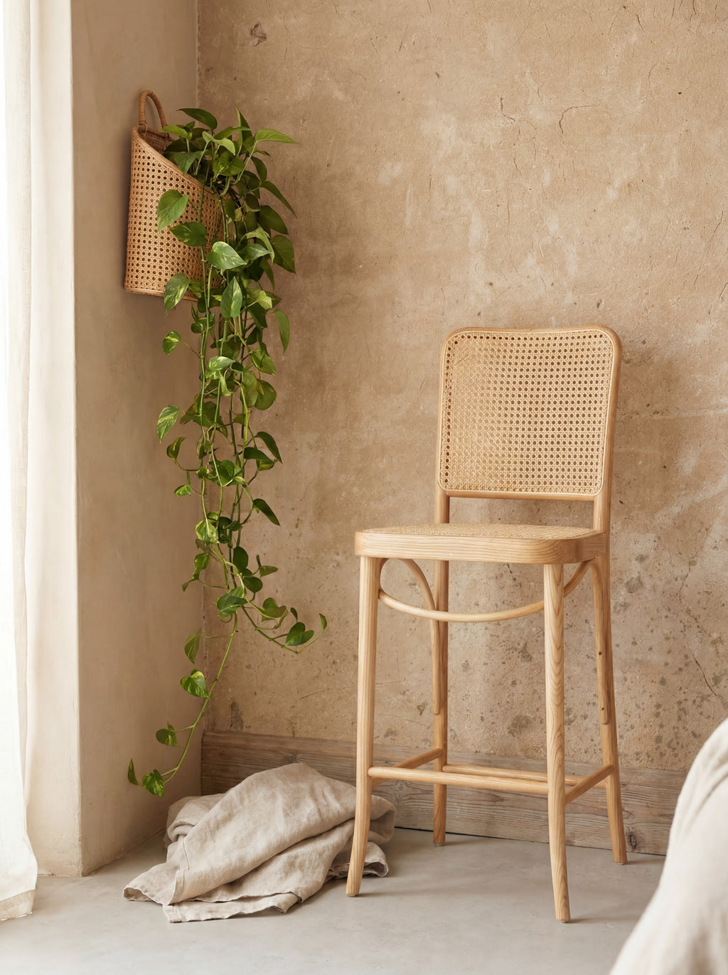 Hoffton_Bar_Stool_Lifestyle_7194c4dc-ae3c-4872-8385-abee266424e1
