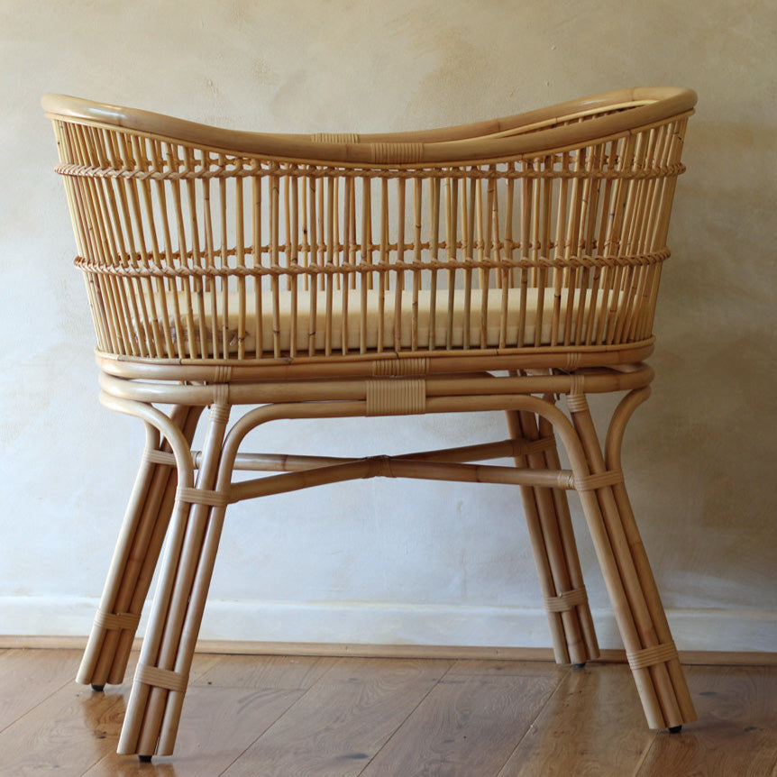 Rattan baby crib, eco-friendly baby bed, handwoven baby crib, breathable baby bassinet, boho baby crib, safe newborn crib, modern nursery crib
