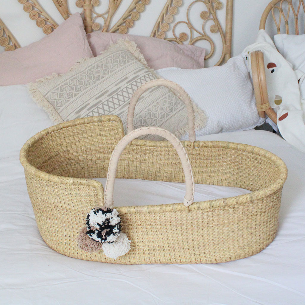 Esi natural handwoven moses basket with cream handles including mattress and liner